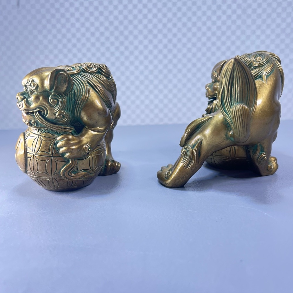 Vintage Brass Foo Dog Statues Pair Chinese Guardian Lions Gold & Green Feng Shui - Picture 8 of 13